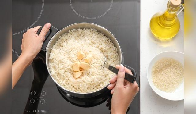 Un poco de mantequilla o aceite es clave para el graneado final.    