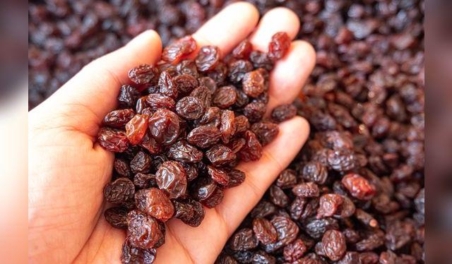 Las uvas pasas concentran los azúcares y propiedades nutricionales de las uvas frescas.    