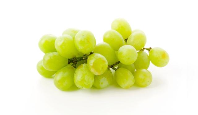 Esta variedad de uva verde, aunque muy distinta a la italia, se vende como italia sin pepa.   