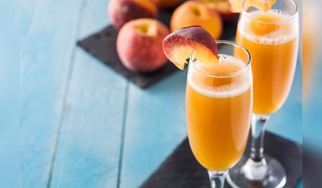 El secreto de un buen Bellini es tener la pulpa y el espumantes, e incluso la copa, bien fríos. El secreto de un buen Bellini es tener la pulpa y el espumantes, e incluso la copa, bien fríos.