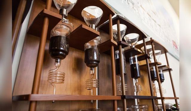 Yama Cold es un método de cold brew profesional que puede demorar más de 24 horas.    