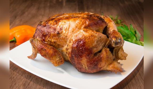 El pollo a la brasa es el plato más consumido por los peruanos. Somos un país pollero. El pollo a la brasa es el plato más consumido por los peruanos. Somos un país pollero.