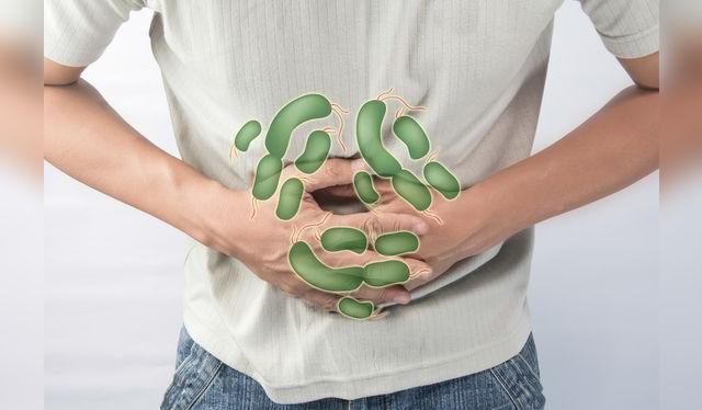 La intoxicación por bacterias puede tener consecuencias graves en las poblaciones vulnerables. La intoxicación por bacterias puede tener consecuencias graves en las poblaciones vulnerables.