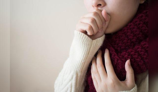 El resfrío no se combate ni se previene la vitamina C.   