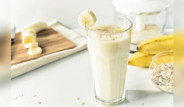 Más fácil, imposible. Un batido para iniciar el día, y con múltiples variaciones, para que lo adaptes a tu gusto.   