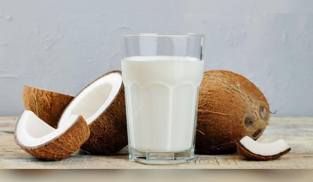 Esta leche, por su sabor característico, tiene muchos usos en cocina y postres.   