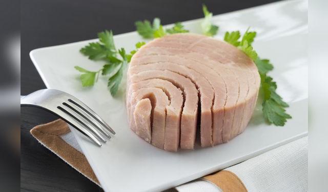 El sólido es un corte transversal. Por eso se ven las vetas de la fibra de la carne. El sólido es un corte transversal. Por eso se ven las vetas de la fibra de la carne.