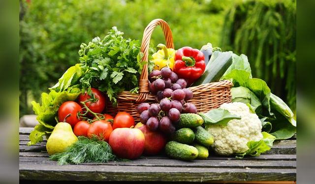 La OMS recomienda ocho porciones de frutas y verduras diarias.   