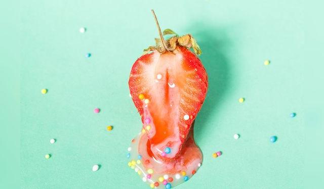 Una fresa es por demás sugerente. Solo se necesita un poco de imaginación. Una fresa es por demás sugerente. Solo se necesita un poco de imaginación.