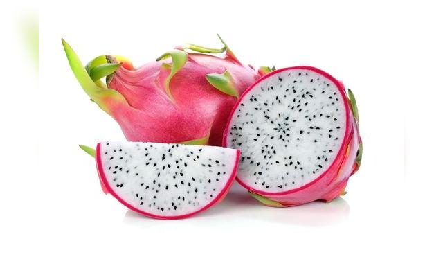 Pitahaya roja con pulpa blanca.   