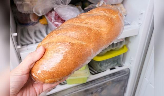 Sea una hogaza, pan de molde o pan francés, congelar pan es muy práctico para evitar que se enfríe.   