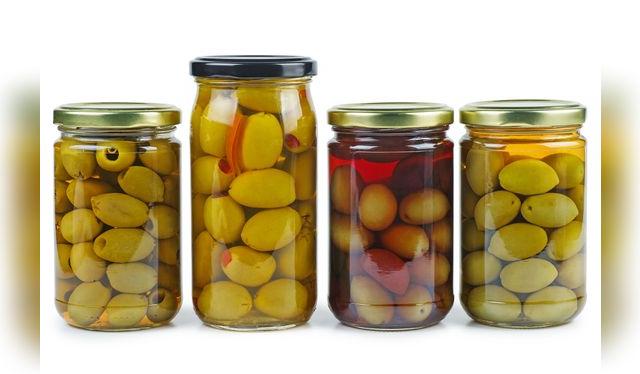 La salmuera puede ser solo agua con sal, o llevar toques de sabor personales.   