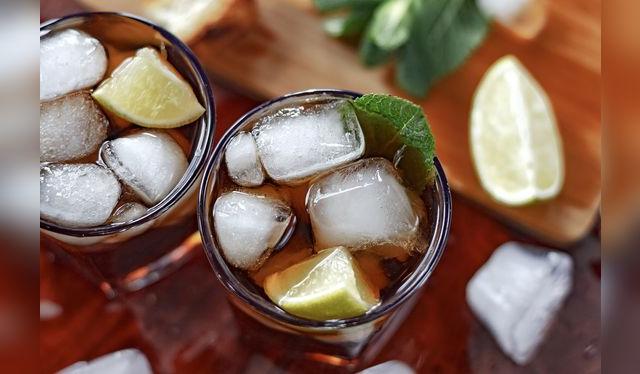 Estos no son buenos hielos: turbios, casi completamente blancos. Un buen hielo es traslúcido.   