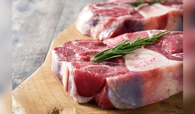 El osobuco requiere que esté bien cocido, para deshacer el colágeno y llegar a los teijdos cercanos al hueso.   