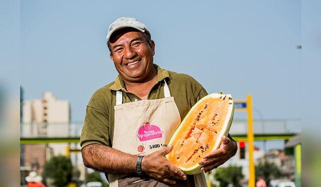 En su chacra en Asia, Francisco cultiva higos y otros frutos, como la sandía roja y amarilla.    