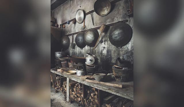 Una cocina china no puede prescindir del wok: una olla que puede servir para múltiples usos.   