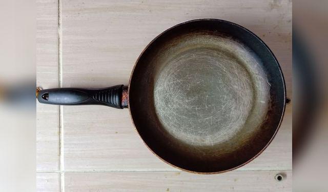 Poco a poco, las sartenes van perdiendo su cobertura antiadherente, señal de que les toca recambio.    