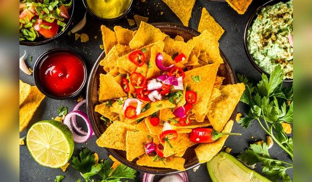Los nachos son la expresión de la cocina mexicana en Texas: la cocina Texmex. En México se llaman totopos.   