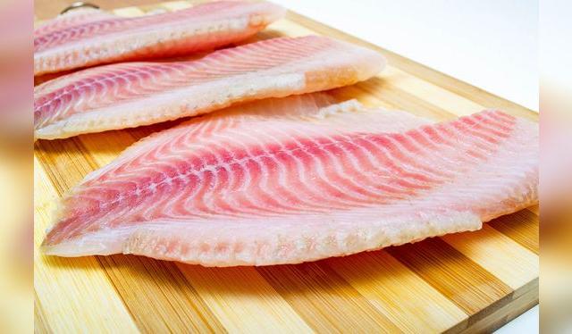 El filete de carne blanca también se usa para el sudado, pero se puede deshacer. El filete de carne blanca también se usa para el sudado, pero se puede deshacer.