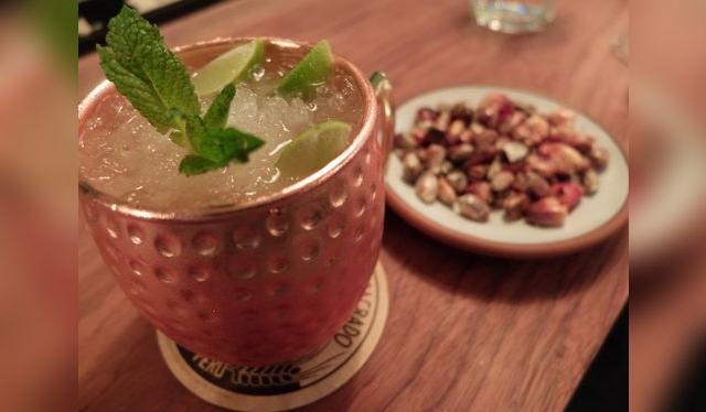 Coctel hecho con cañazo: una ola de renovación en las barras donde antes el cañazo era mal visto.   