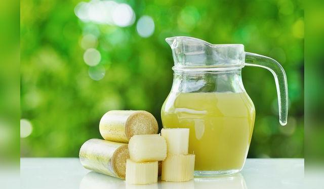 Luego de extraer el jugo de caña, se fermenta y se destila para obtener el espirituoso llamado cañazo.   