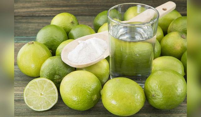 Sal, limón y agua se usan para lavar bien el mondongo.   