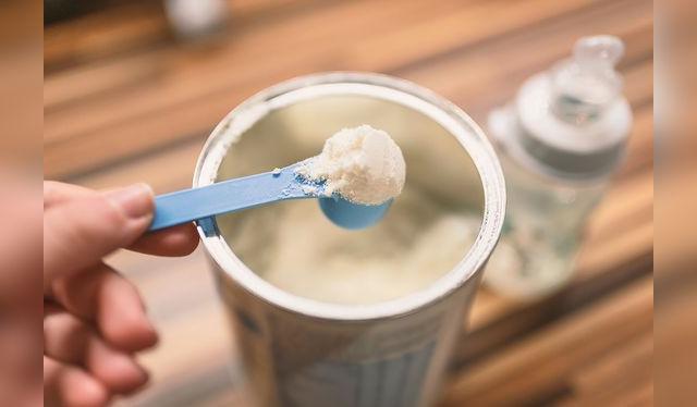 La leche en polvo pierde algunas propiedades de la leche entera, pero es necesaria en algunas preparaciones. La leche en polvo pierde algunas propiedades de la leche entera, pero es necesaria en algunas preparaciones.