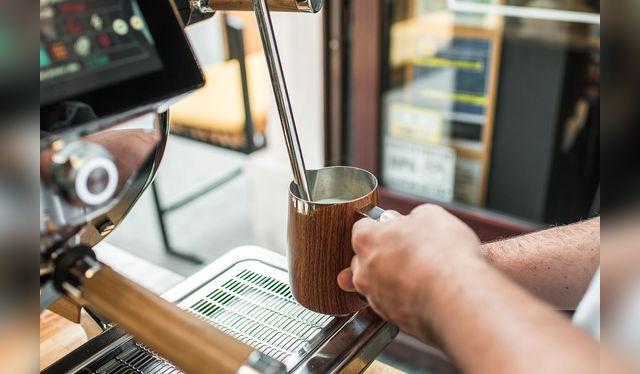 Las leches descremadas y semi descremadas ya se encuentran como alternativa a la leche entera en muchas cafeterías. Las leches descremadas y semi descremadas ya se encuentran como alternativa a la leche entera en muchas cafeterías.