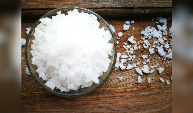 Esta sal se usa para tratar la carne según los mandatos judíos.    