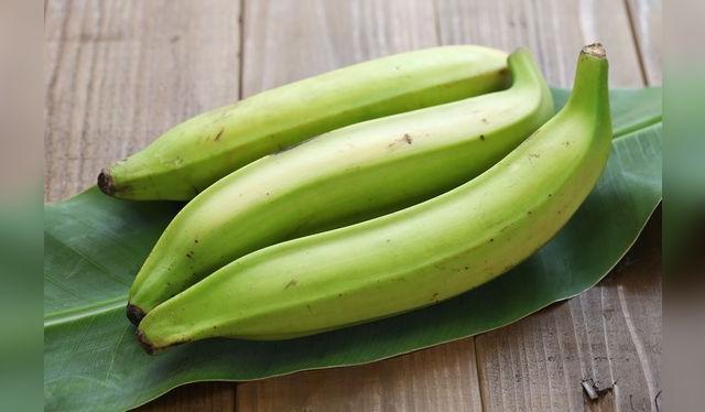 El plátano verde es el mejor para la fritura que necesita el patacón, porque queda crocante.   
