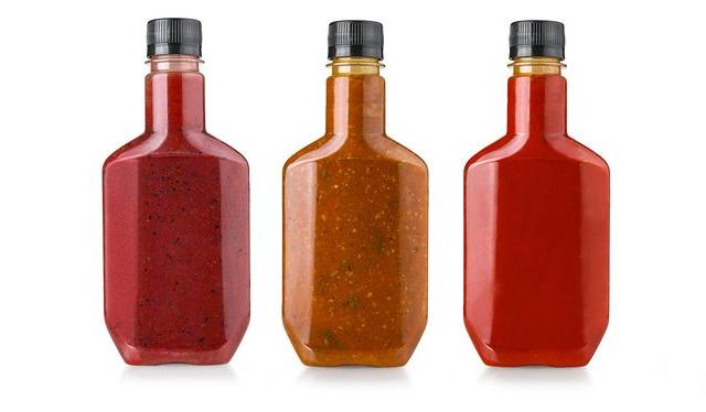 Hoy en día hay decenas de de versiones de esta salsa: más dulce, más picante, etc. Hoy en día hay decenas de de versiones de esta salsa: más dulce, más picante, etc.