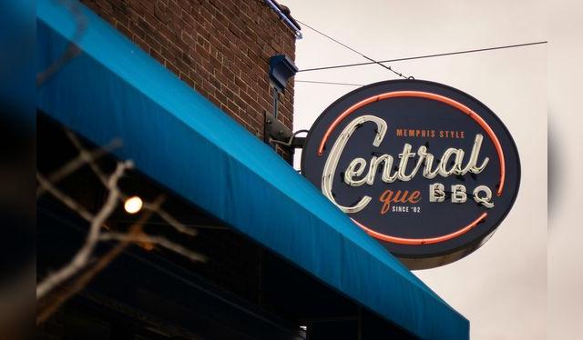 La tradición de la barbacoa es típica del sureste norteamericano, y cada local tiene su propia receta. La tradición de la barbacoa es típica del sureste norteamericano, y cada local tiene su propia receta.