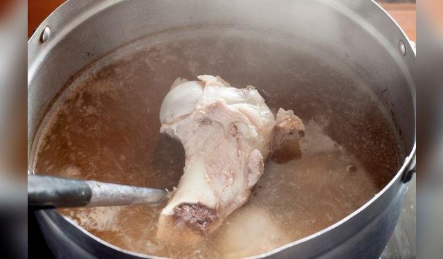 Los caldos con hueso son más sabrosos, sean de res, ave o pescado.   