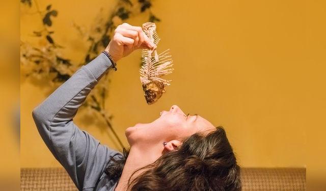 Las partes más sabrosas del pescado están cerca los huesos, porque ahí es donde hay más colágeno y carne grasa.   