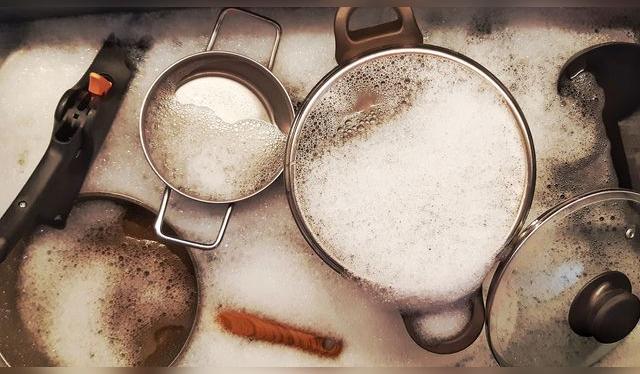 Un remojo en agua es el primer paso para una limpieza a fondo.    