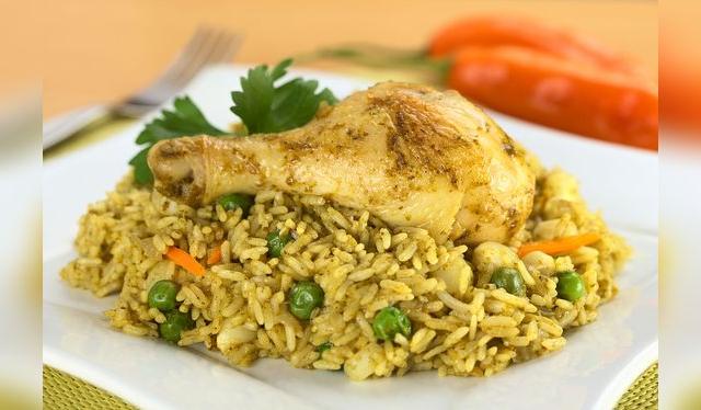 La pierna es la presa del arroz con pollo, ¡si no, no es! La pierna es la presa del arroz con pollo, ¡si no, no es!