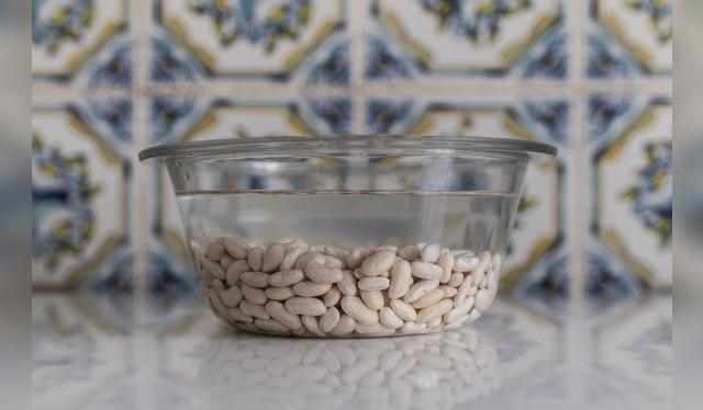 Remojar los frejoles es clave para que se cocinen más rápido. Se recomienda toda la noche. Remojar los frejoles es clave para que se cocinen más rápido. Se recomienda toda la noche.