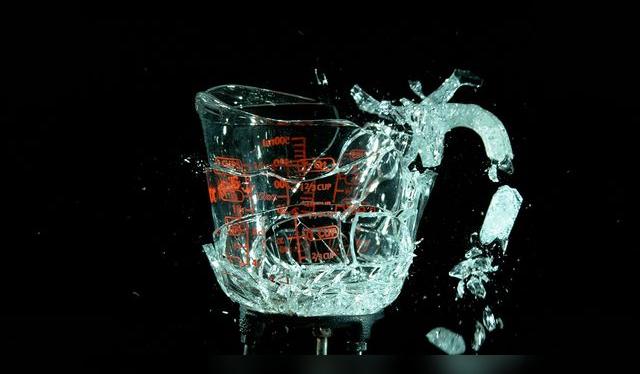 El vidrio refractario no es irrompible: tampoco hay que exponerlos a cambios bruscos de temperatura. El vidrio refractario no es irrompible: tampoco hay que exponerlos a cambios bruscos de temperatura.