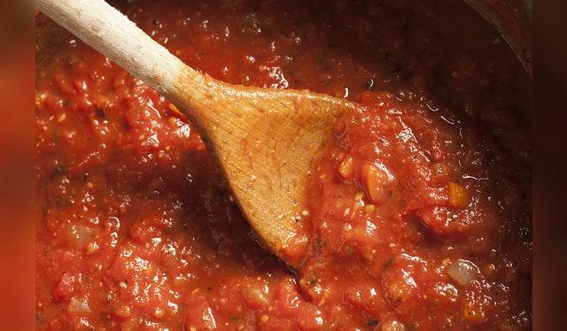 Cebolla, apio y zanahoria como base. El resto es preferencia personal.   