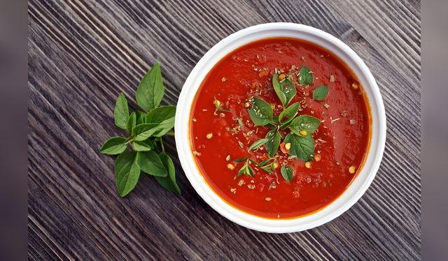 Para realzar el aroma, agrega la albahaca justo al final.   