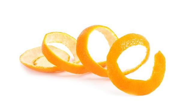 La cáscara, como en otros cítricos, es rica en aceites aromáticos.   