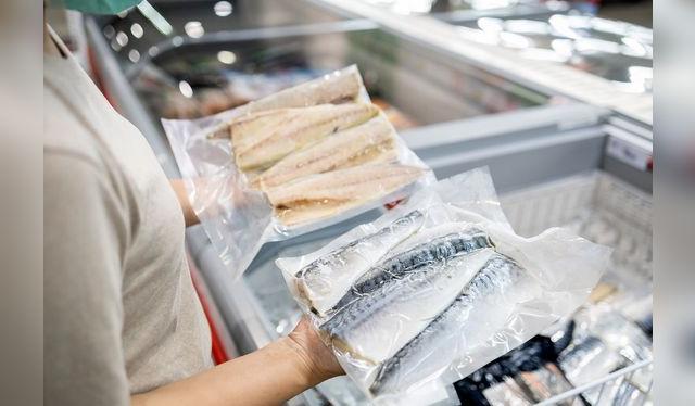 Bien congelado y empaquetado, el pescado puede durar unos cuantos meses en la congeladora.   