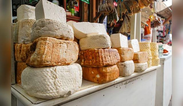 El riesgo en los quesos peruanos es que muchos productores no cuidan sus procesos. Hay que exigir quesos pasteurizados. El riesgo en los quesos peruanos es que muchos productores no cuidan sus procesos. Hay que exigir quesos pasteurizados.