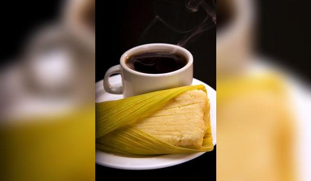 Nunca falta el café pasado en el desayuno peruano. Nunca falta el café pasado en el desayuno peruano.