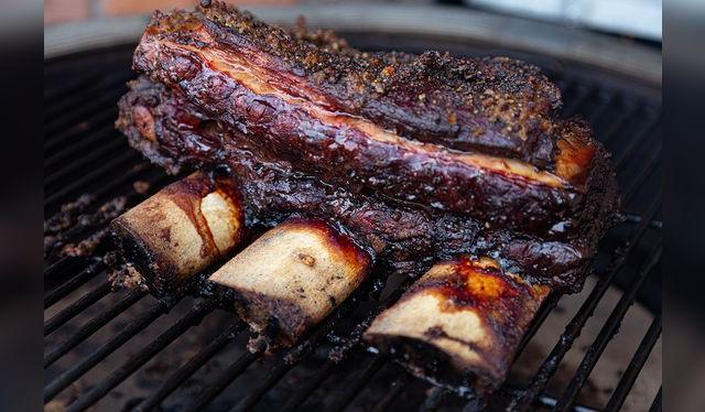 Típico costillar de brisquet al estilo texano. Típico costillar de brisquet al estilo texano.