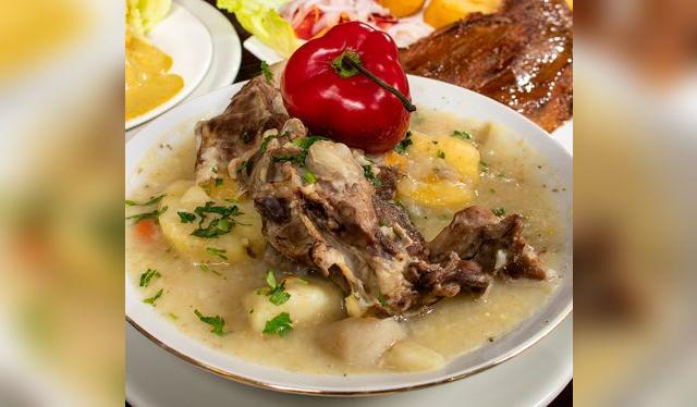 El caldo blanco es base para otras preparaciones, como los chupes.   