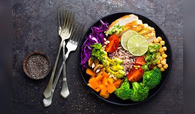 Acompáñalo con otras verduras, granos y carnes para tener una dieta balanceada.   