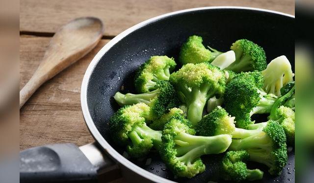 Para esta técnica hay que mantener el fuego controlado y usar cantidades pequeñas.    