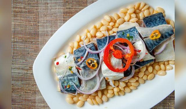 El ceviche de caballa con zarandaja es un clásico piurano.   