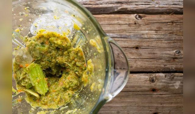 Ese chorrito para que trabaje la licuadora marca la diferencia.   